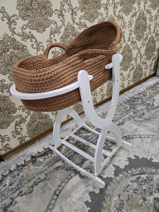 Вязанная детская люлька