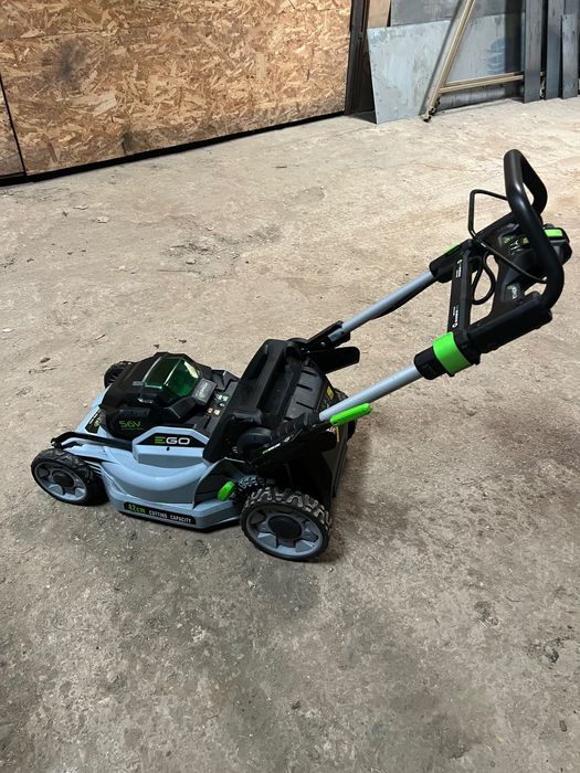 Mașină de tuns gazonul Ego Power 42 cm fără acumulator și fără coș.