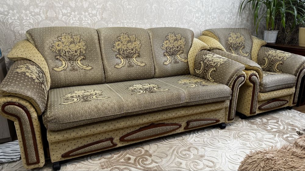 Шикарный диван + два кресла