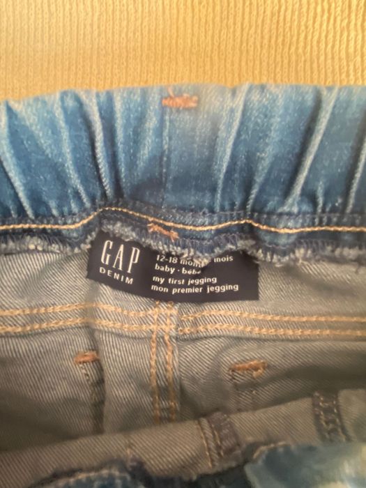 Бебешки дънки  GAP за 12-18 месеца