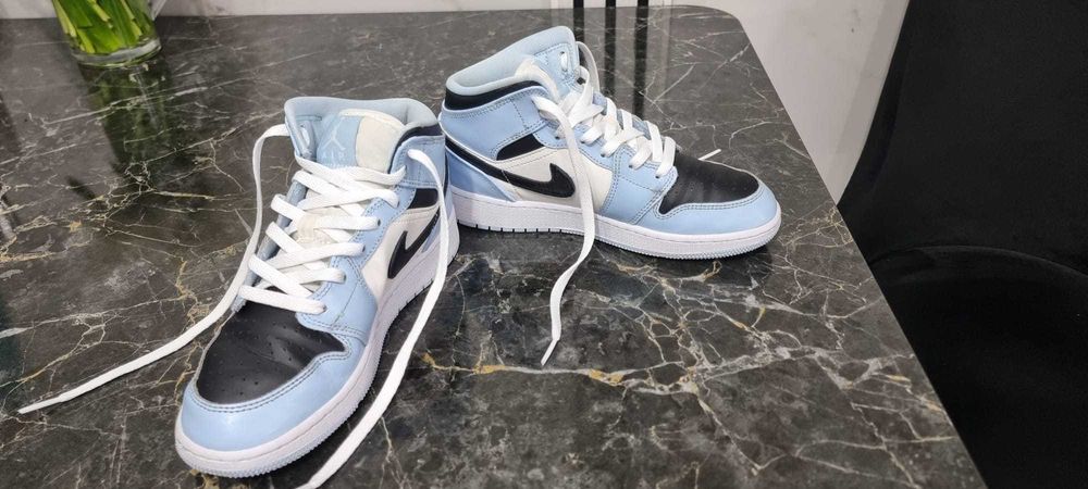 Nike Air Jordan 1 Mid GS Ice Blue