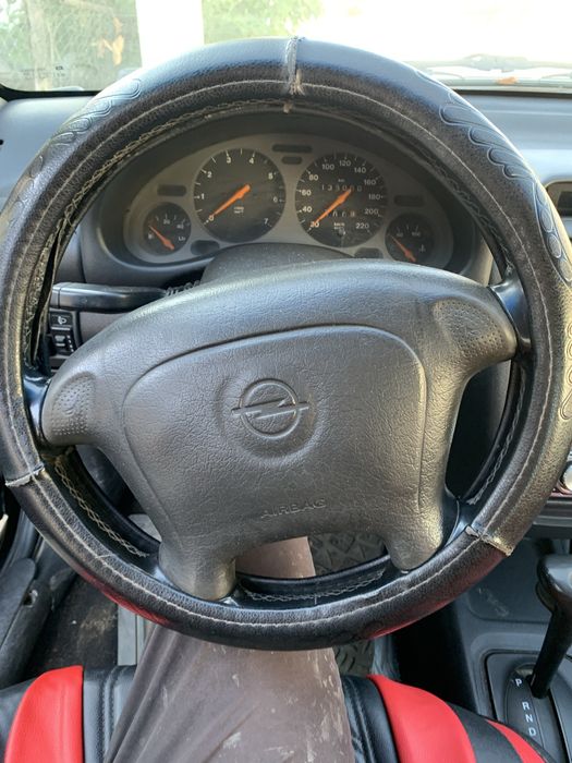 Opel tigra  машина