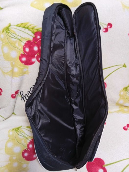 Продам гитару укулеле.