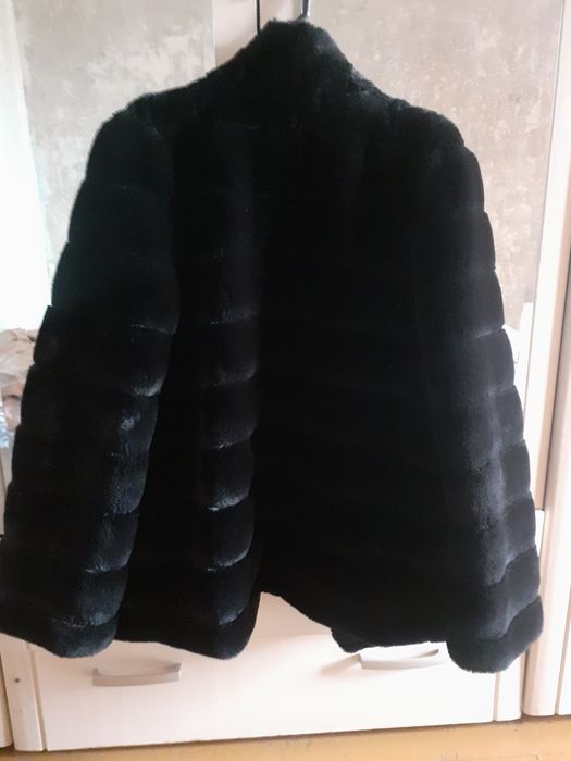 Шуба мутоновая чёрная,