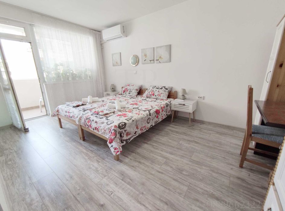 До Морска градина, двустаен за нощувки ”Плаж 1”, ж.к. Лазур, Бургас