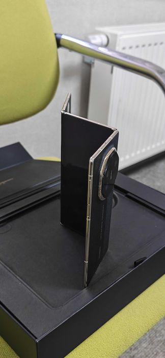 Huawei Mate XTs смартфон