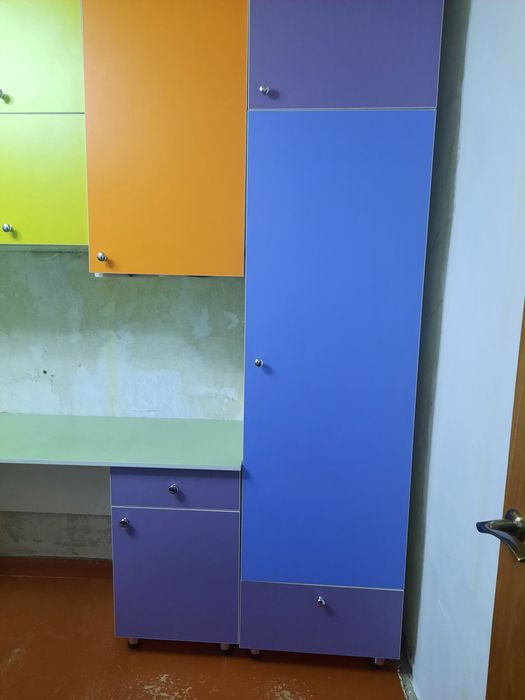 Продам шкаф(подходит для детской спальни)