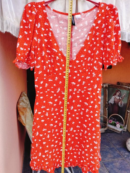 Rochie scurtă H&M Divided – Imprimeu floral roșu – Mărime S (38)