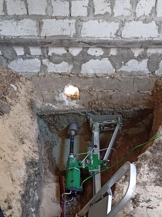 Алмазное бурение отверствии