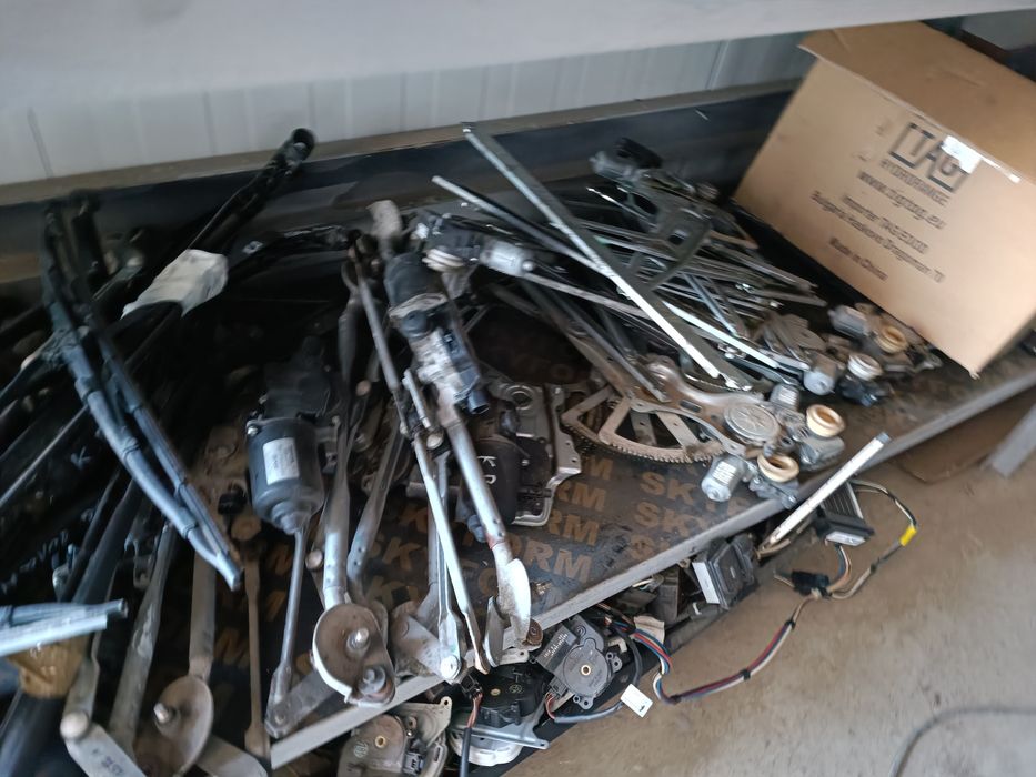 Части за тойота  Авенсис Аурис Рав4 Корола версо Ярис