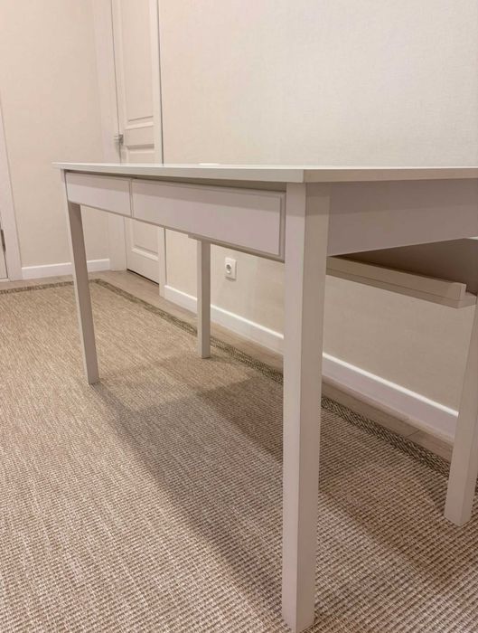 Письменный белый стол!