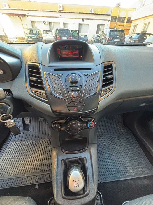 Автомобил Ford Fiesta
