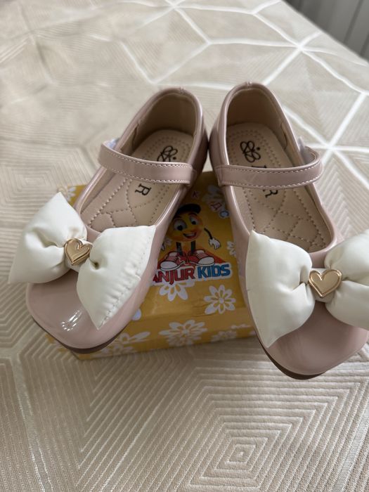 Продам детские туфли, р 24