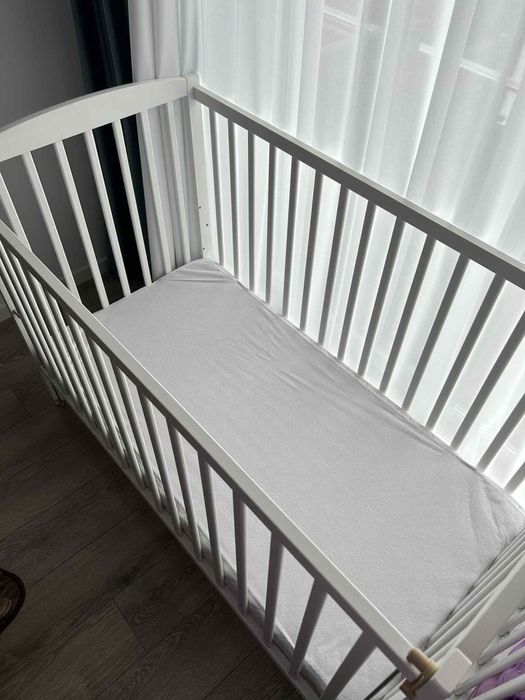 Patut din lemn bebelus