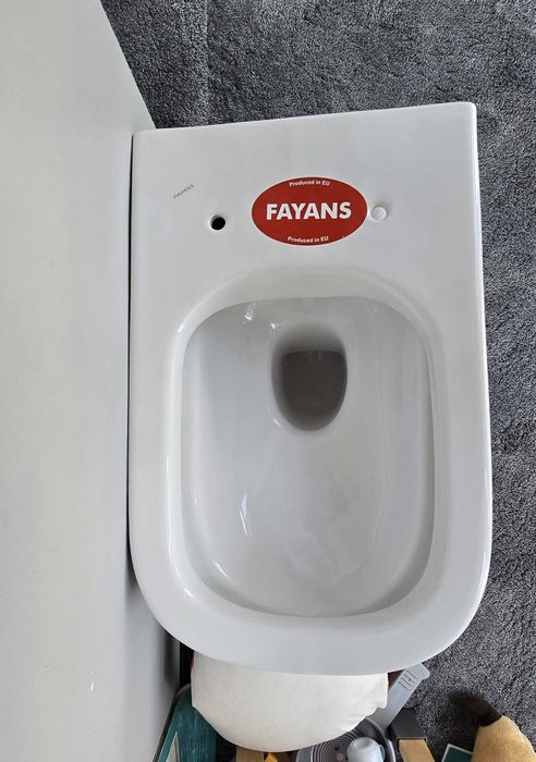 Окачена тоалетна чиния Fayans - чисто нова