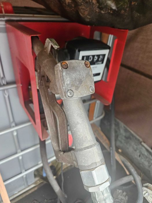 Rezervor cu pompa si contor, cu remorca inmatriculata