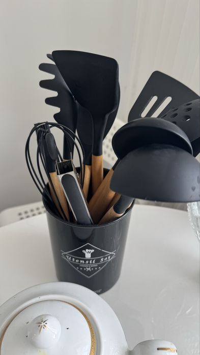 Посуда разные кострюли сковородки