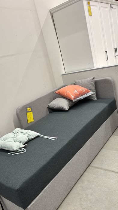 Canapea cu lada de depozitare