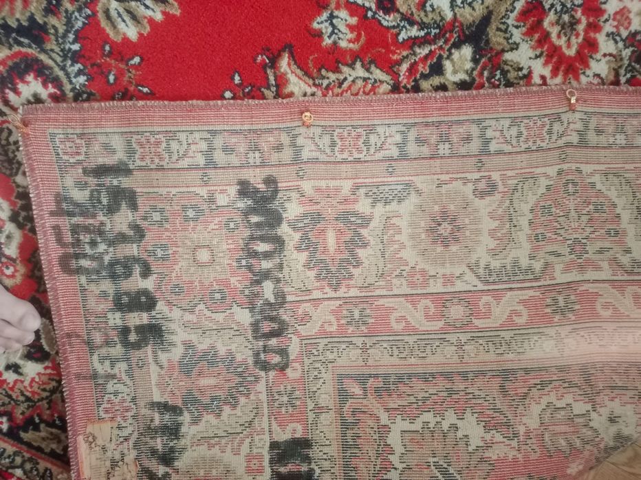 Советские ковры висели на стене