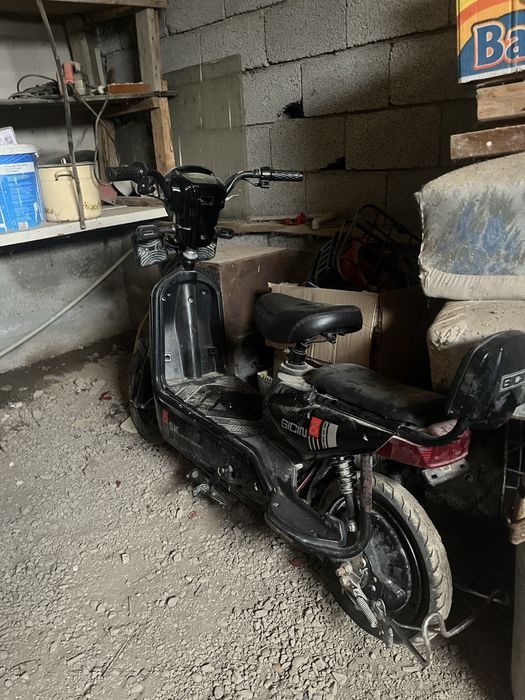 Электроный скутер