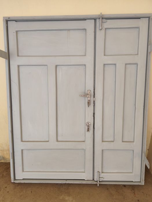 Темир эшик Российский 2х1.60 срочно сотилади