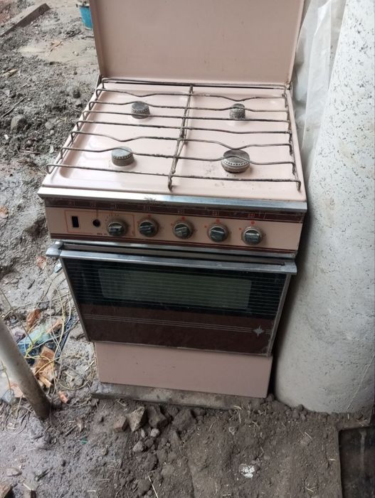 Stiralniy mashina va gaz plita.