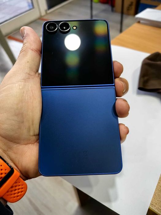 Samsung Galaxy Z Flip7 5G 256GB 12GB RAM НОВ с гаранция платен кеш