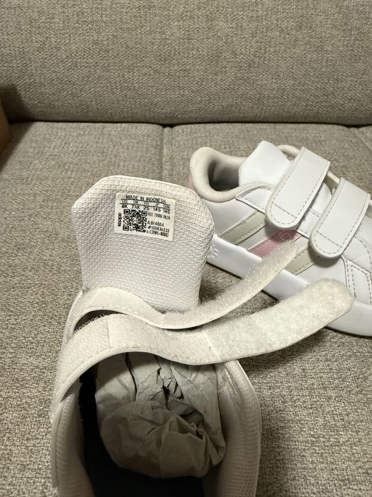 Vand adidas copii marimea 25