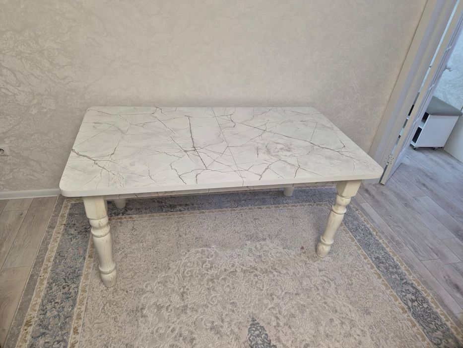 Продам стол для зала