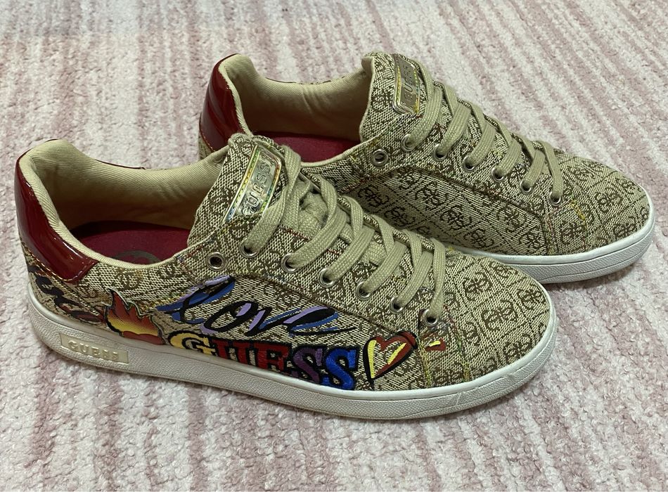Оригинални кецове Guess