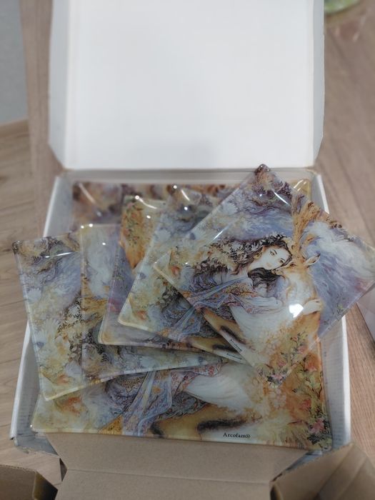 Набор красивых тарелок