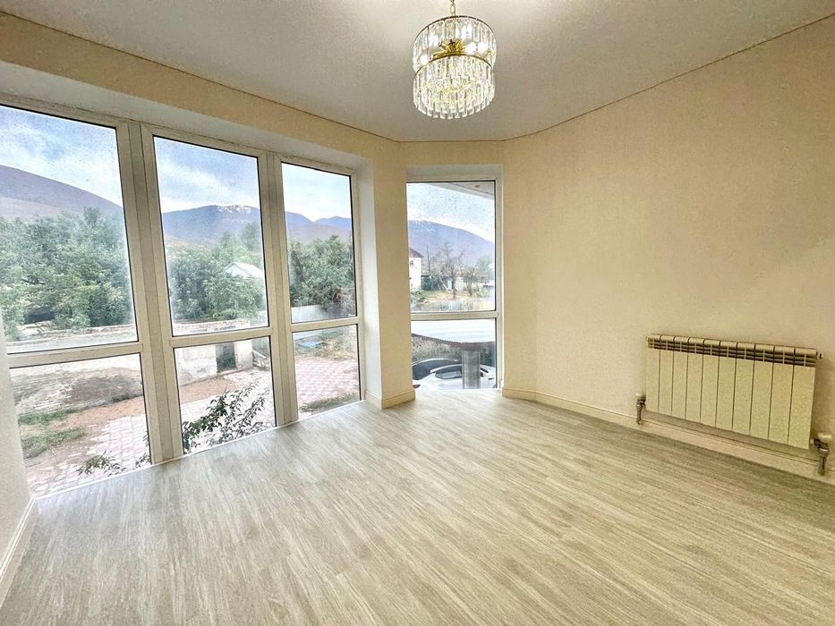 Дом с ремонтом двухэтажный с подвалом