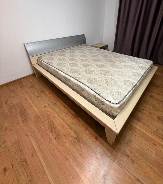 Двуспальная кровать