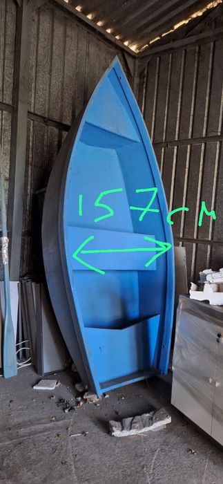 Продается пластиковая лодка