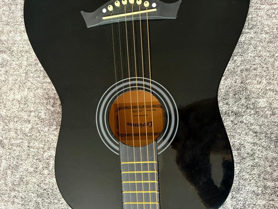 Гитара шұғыл ақша керек болып арзан сатамын