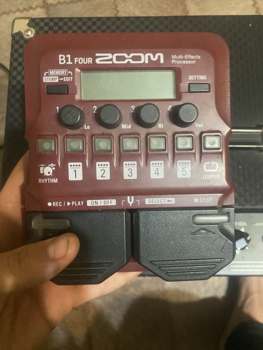 Ampeg RB-108 + Zoom B1 Four