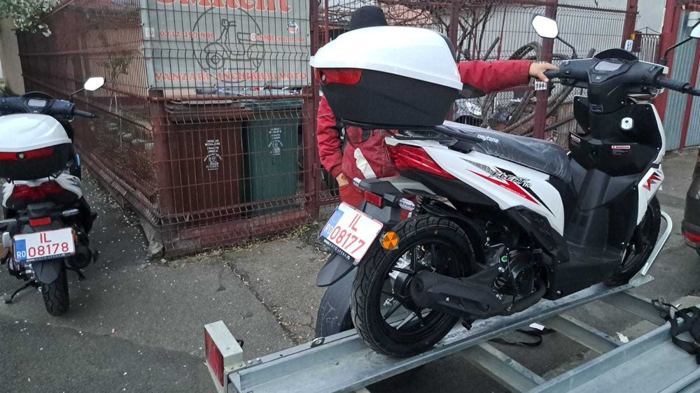 Inchiriez scuter / Scooter Rent / Bike Rent / Delivery Sector 1