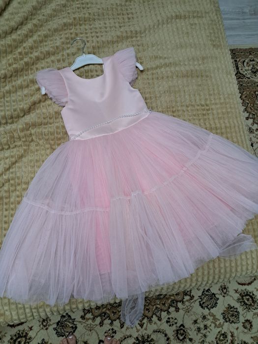 Платье нарядное пышное