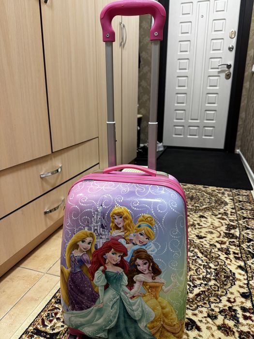 Продам детский чемодан