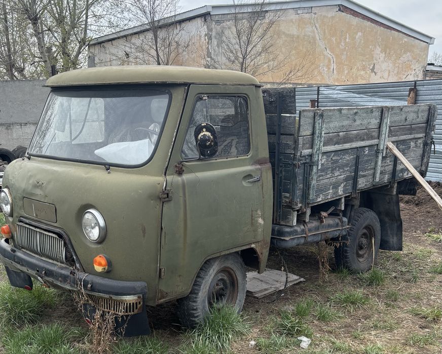 Продам уаз бортовой
