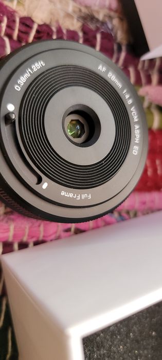 Pancake обектив Viltrox 28mm F4.5