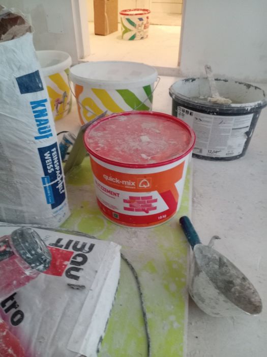 Efectuez lucrări în construcții :instalații electrice sanitare zidării