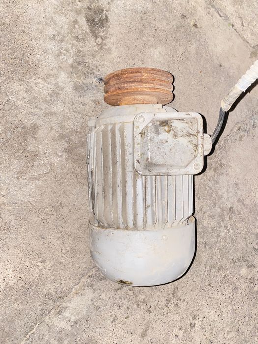 Мотор двигатель 2.2кв