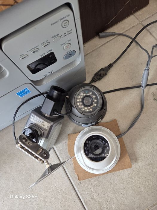 Sistem de supraveghere Hikvision cu 8 intrari