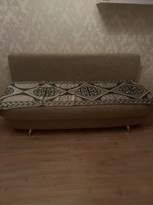Стол и диван продоется