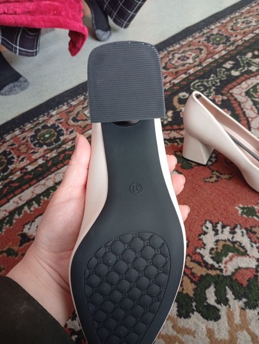 Продам туфли новые