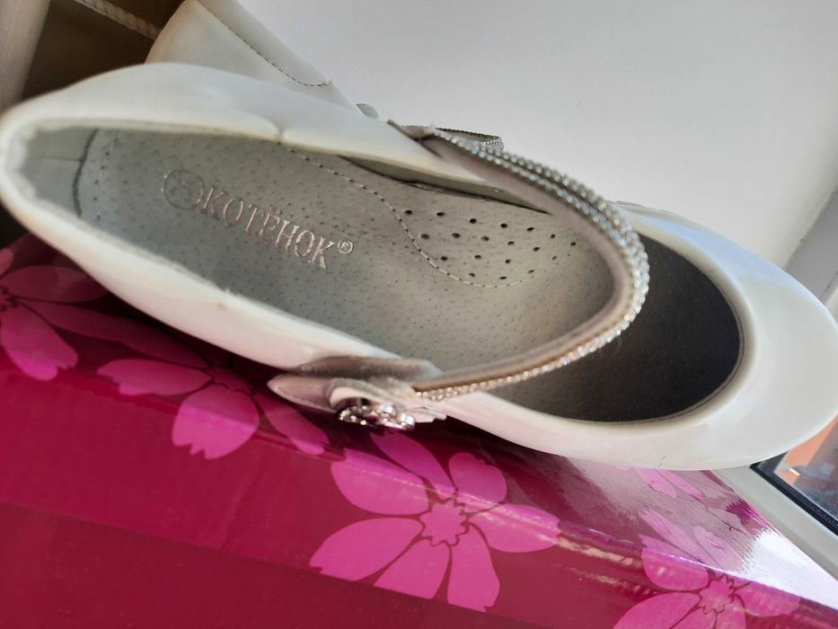 Туфли на девочку белые, 35 - 35.5 р