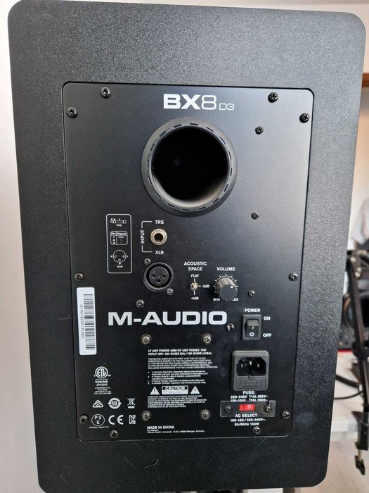 Pereche M-Audio BX8 D3 + suporturi Adam Hall