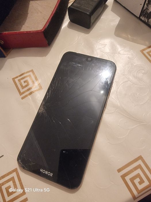 Телефон на запчасти