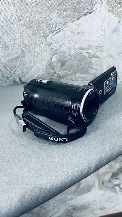 Продам видеокамеру SONY Handykam